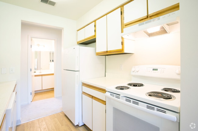 1 BR, 1 BA - 920 SF