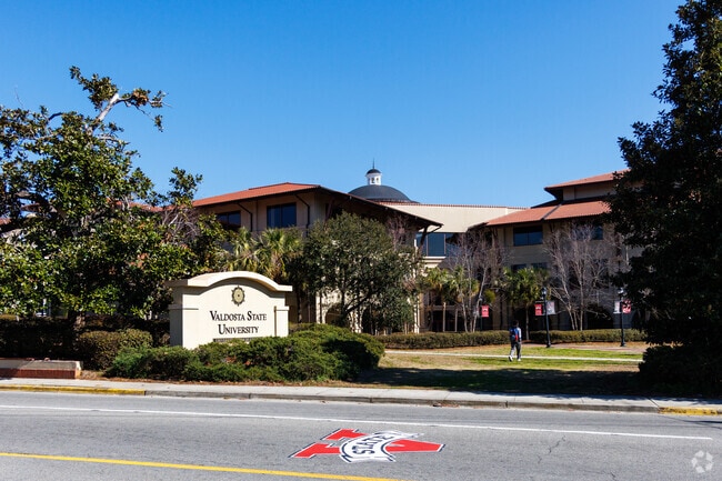 As of 2019, Valdosta State University had over 12,000 undergraduate and graduate students.