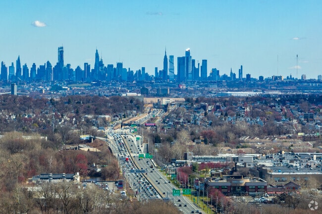 Route 3 offers a 14-mile drive to Manhattan for easy commuting from Passaic.