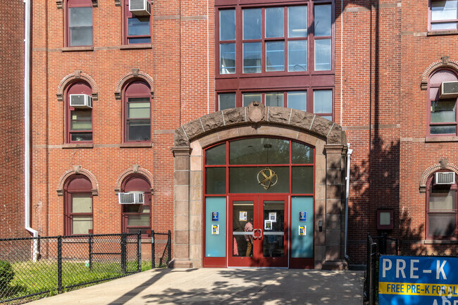 A science-themed school, Sir Isaac Newton Elementary nurtures future innovators.