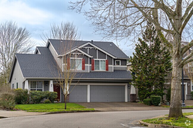 New traditional homes with Craftsman facades can be found on the expanding outskirts of Newberg.