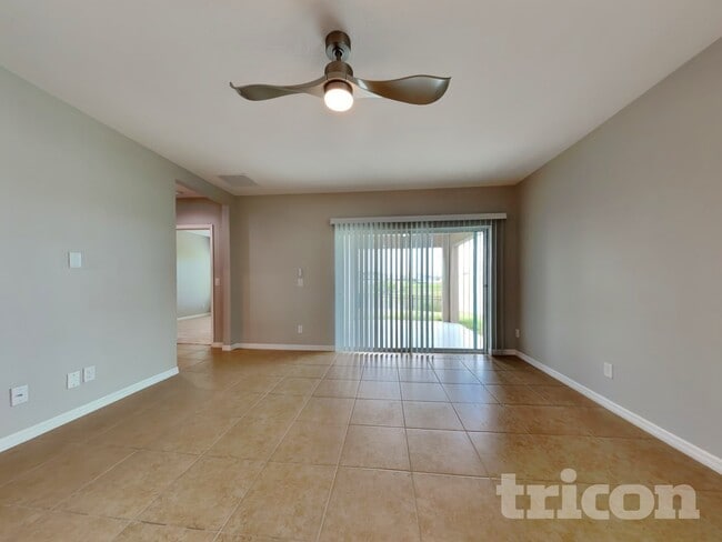 727 Benjamin Trail, Davenport, FL 33837 - photo 2