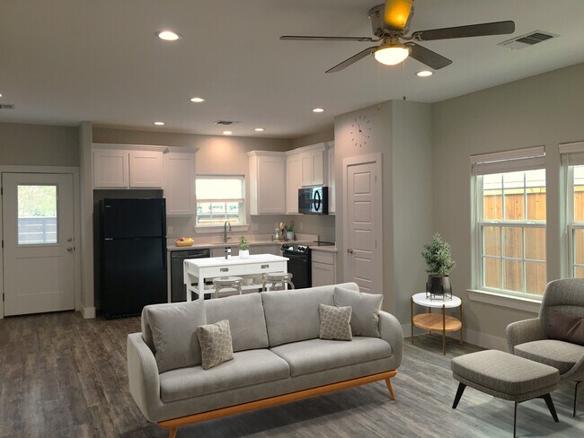 709 W Woodard St, Denison, TX 75020 - photo 5