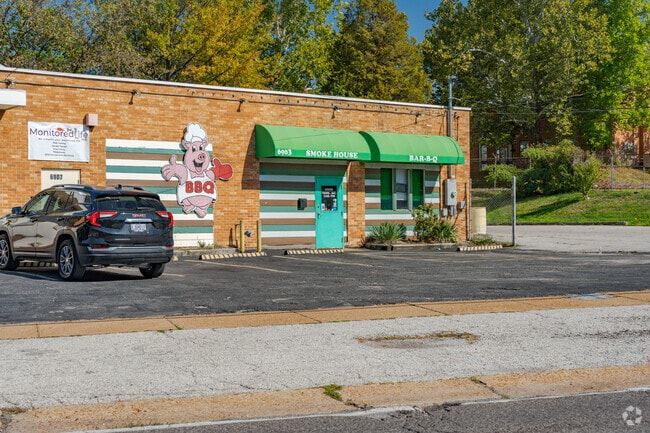 Hanley Hills residents can enjoy some great BBQ at Smoke House B-B-Q.