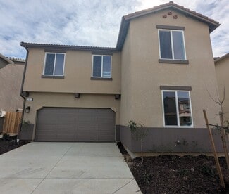 2913 E Escarpa Dr, Fresno, CA 93730
