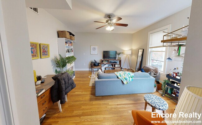 13 Pleasant St unit 2, Cambridge, MA 02139 - photo 3
