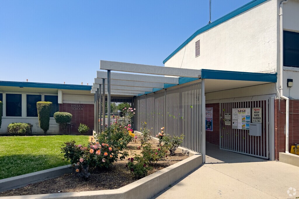 Vineland Elementary serves students in Kindergarten through 6th grade.