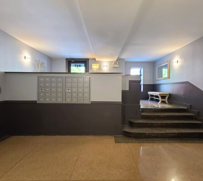 917 W Dakin St unit 102, Chicago, IL 60613 - photo 7
