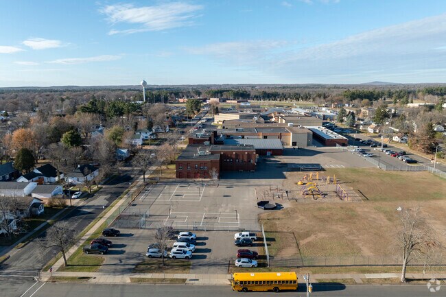 Mosinee Middle School has a student-teacher ratio of 14 to 1.