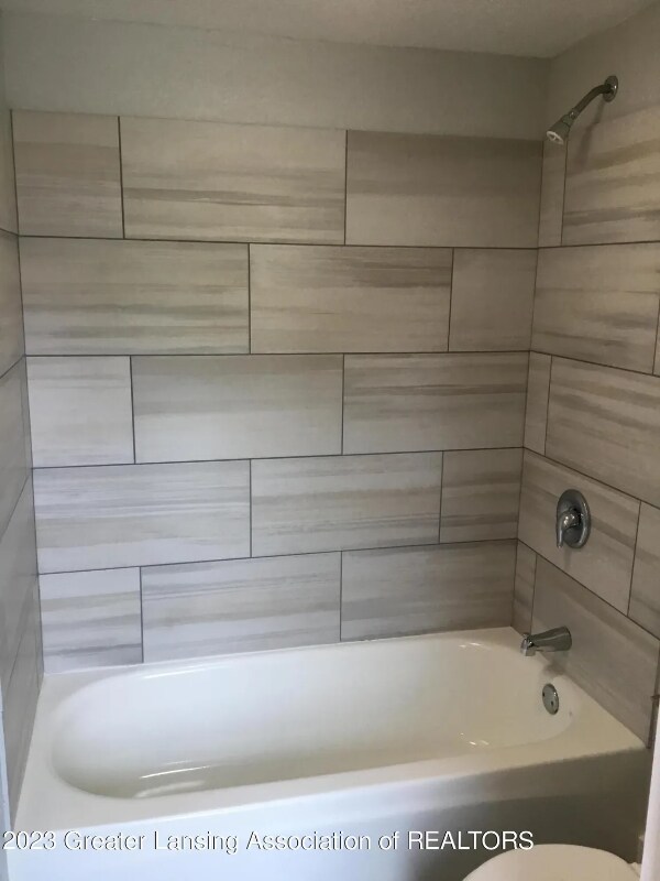 1037 E Oakland Ave unit 2, Lansing, MI 48906 - photo 7