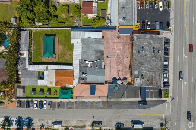 Edison Private School provides extracurricular activities.