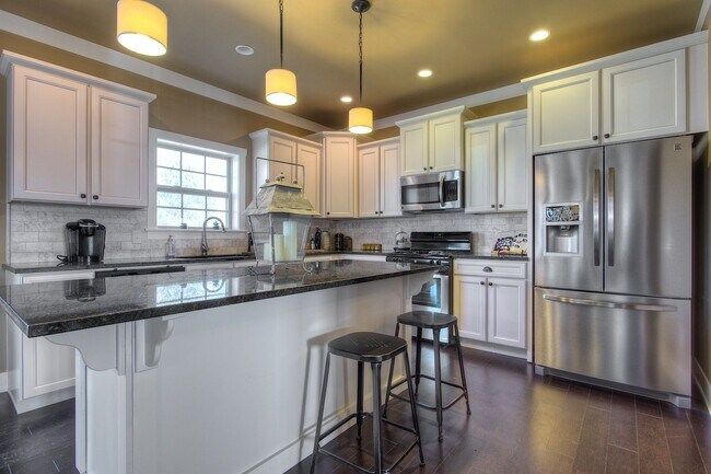 47449 Silver Oaks W unit 36483882, Mattawan, MI 49071 - photo 3