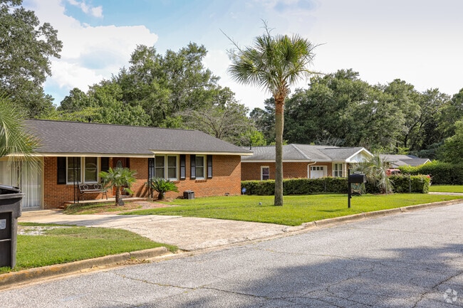 A row of ranches in a North Leg neighborhood in Augusta, GA.