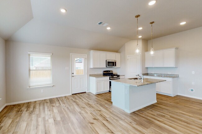 133 Hudson Ln unit 36450692, Justin, TX 76247 - photo 5