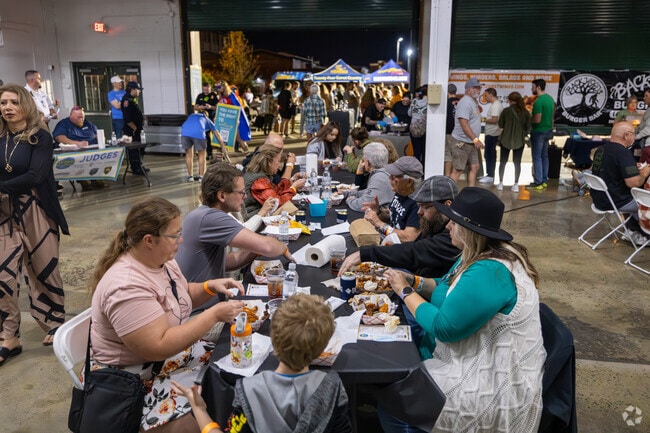 Colonial Heights foodies enjoy chicken wings at the Kingsport Wing Fling.
