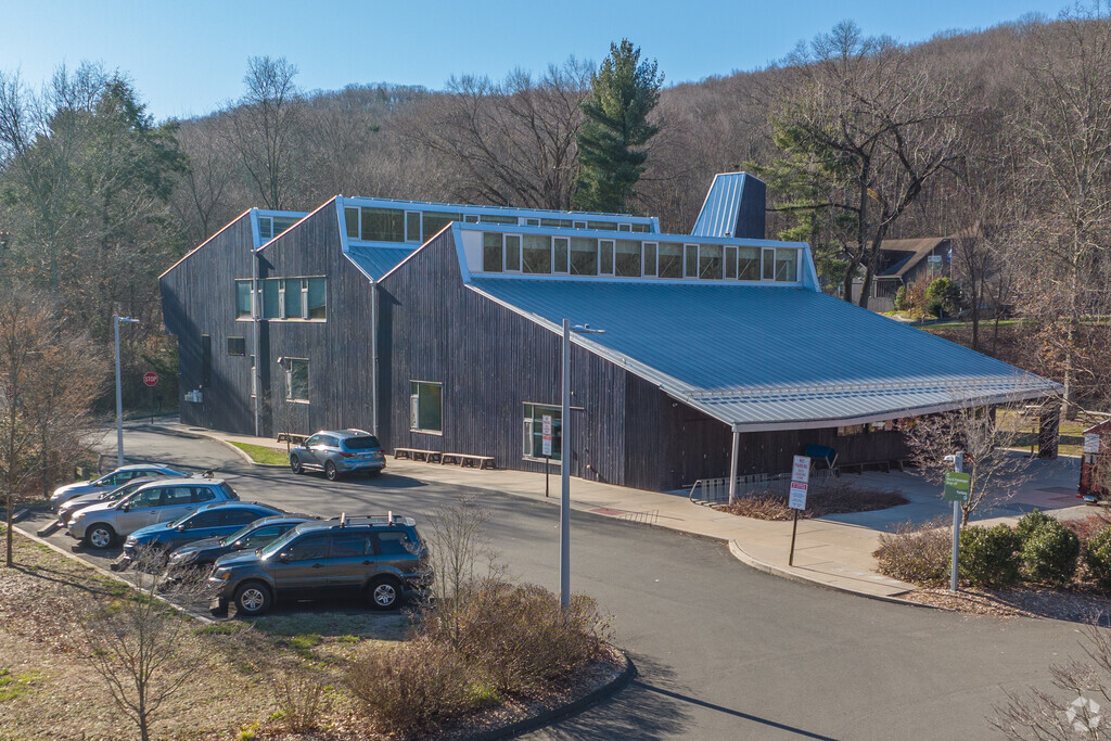 Study at Common Ground High School at 358 Springside Ave, New Haven, CT 06515.
