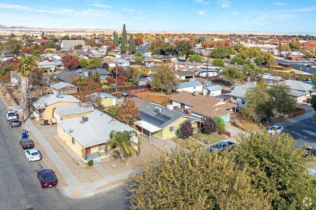 Residential areas of Coalinga feature sidewalks and shade trees.