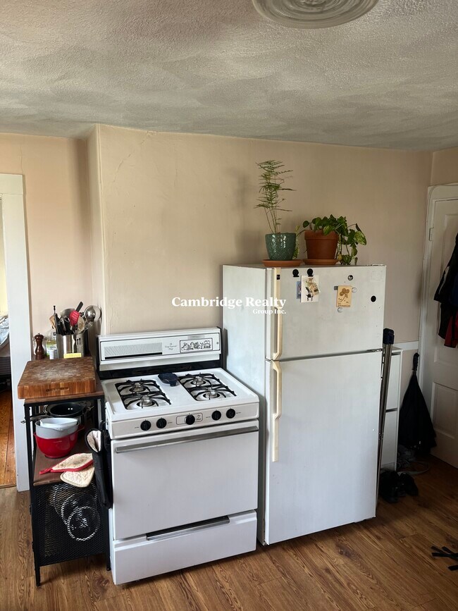 17 Endicott Ave unit 6, Somerville, MA 02144 - photo 4