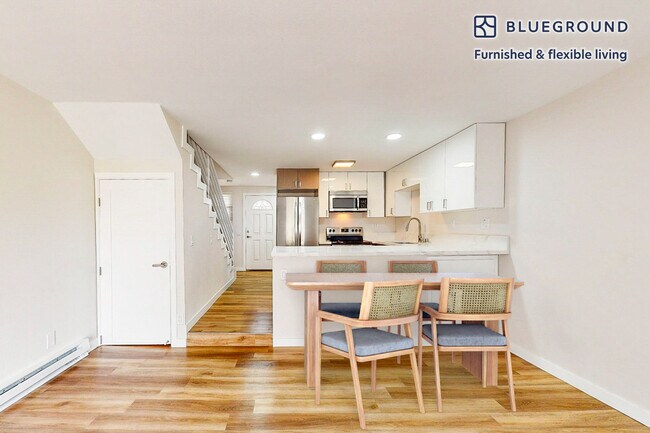 2106 Manhattan Beach Blvd unit FL0-ID10198A, Redondo Beach, CA 90278 - photo 5