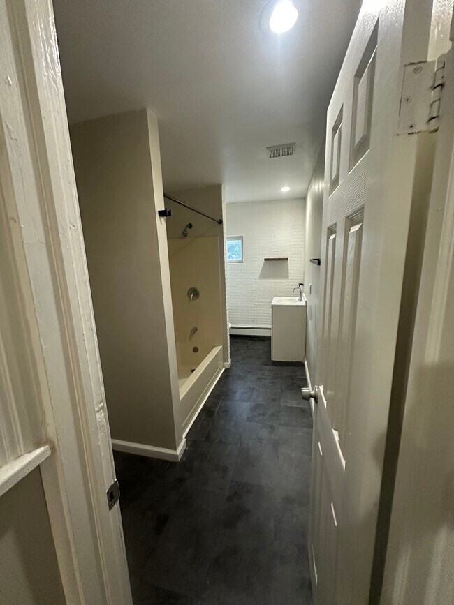 218 N 5th St unit 2, Allentown, PA 18102 - photo 5