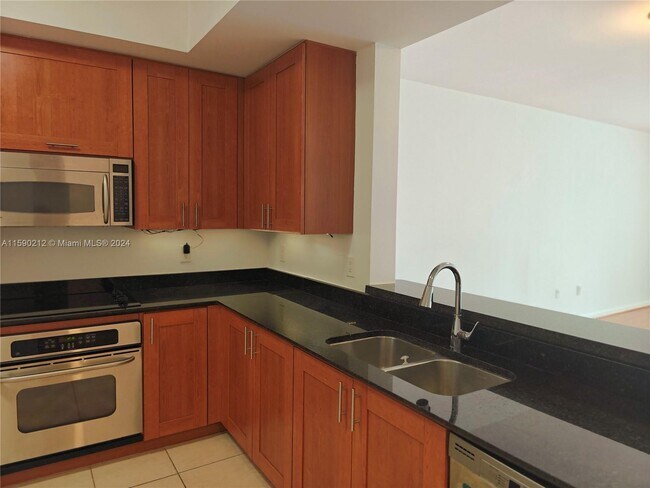 3340 NE 190th St unit 1304, Miami, FL 33180 - photo 4