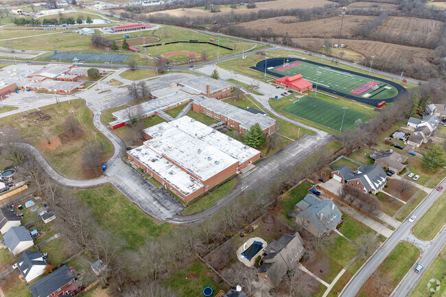 The student population of Scott County Middle School is 889 and the school serves 6-8.