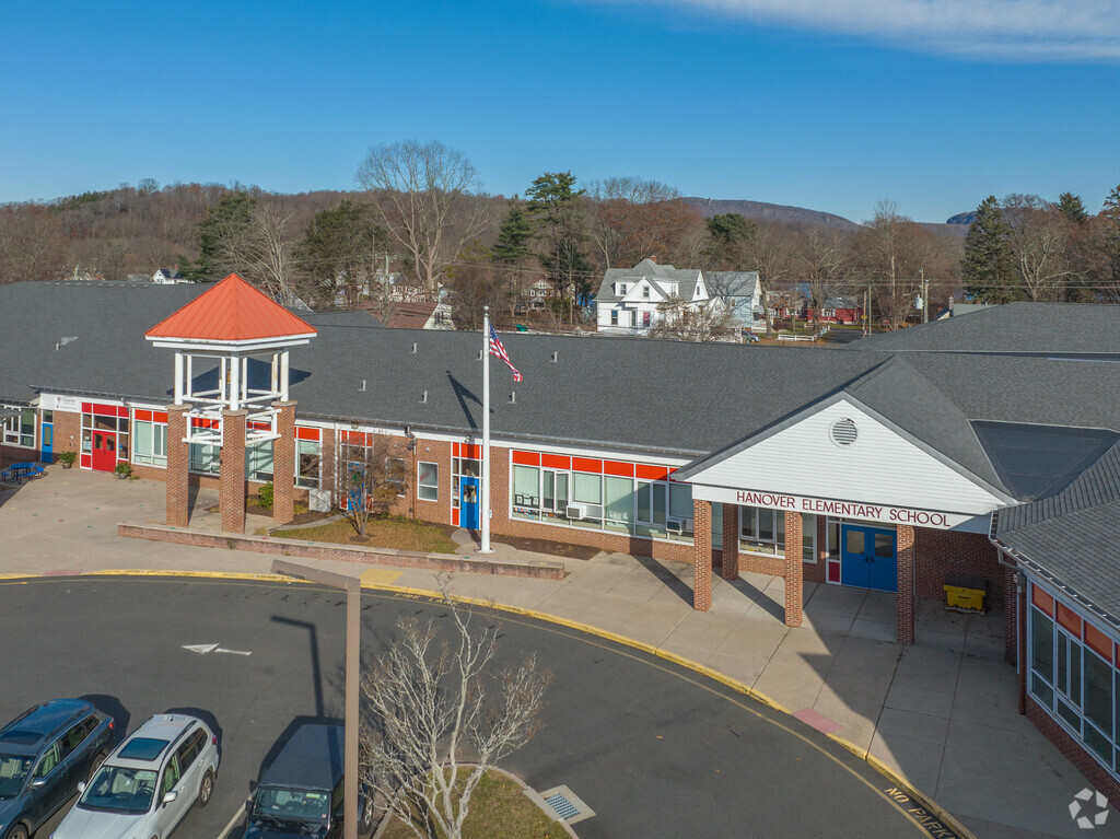 Find great academics in the heart of South Meriden at Hanover Elementary.