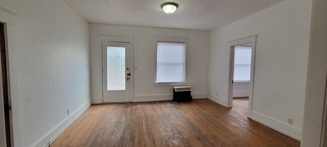 617 W Main St unit 1, Galesburg, IL 61401 - photo 6