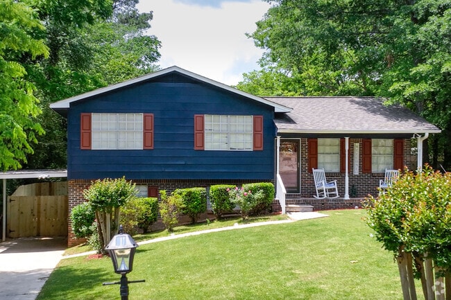 Outer Center Point has homes with beautiful landscape.