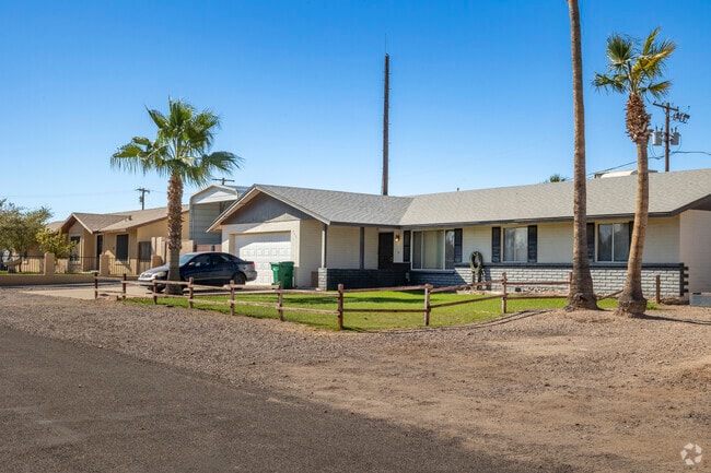 Brick and stucco homes are most common in Gila Bend.