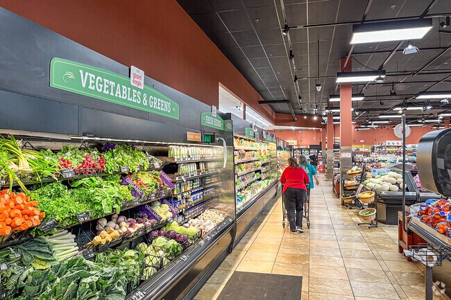 Giant Eagle has fresh produce and many other options in Warren-Trumbull County.