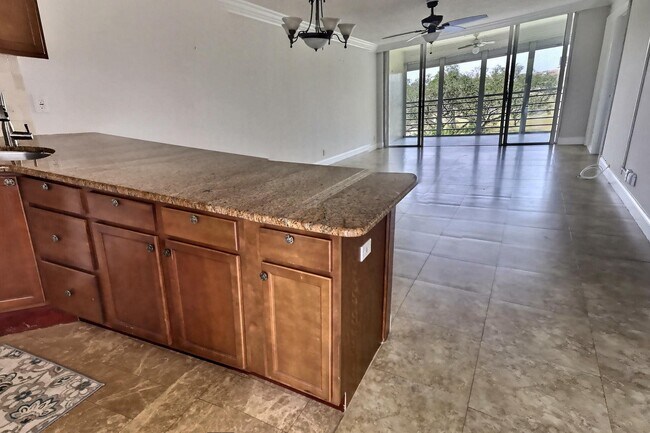 3080 N Course Dr unit Gorgeous 2 bed 2 bat, Pompano Beach, FL 33069 - photo 3