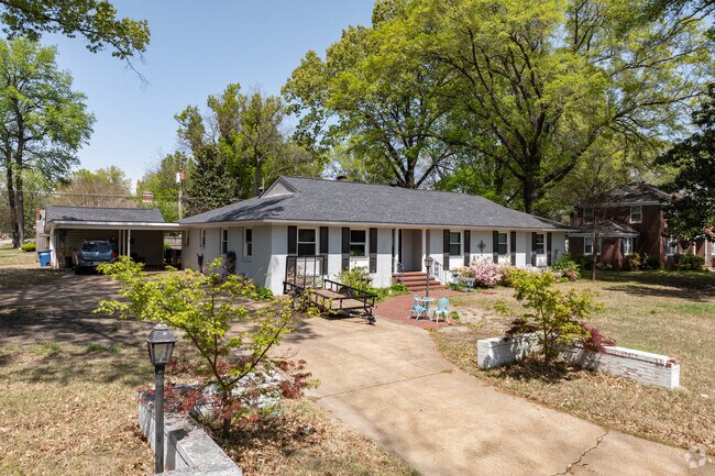 Ranch Homes are common in central West Memphis.