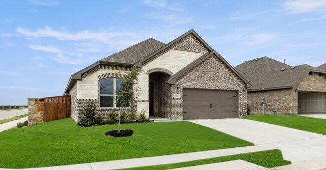 212 Oakcrest Dr unit 36456614, Justin, TX 76247 - photo 2
