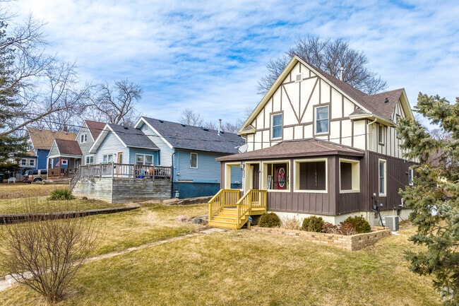 There are a variety of styles available in the homes of Greater South Side.