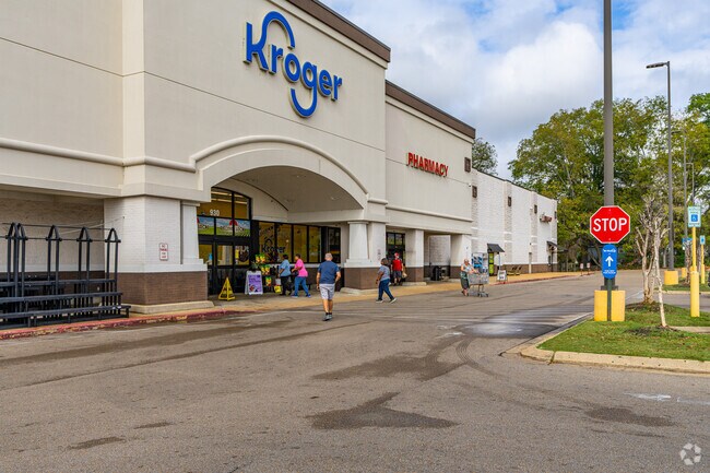 Lee Acres residents shop for groceries at national grocery chains like Kroger or Walmart.