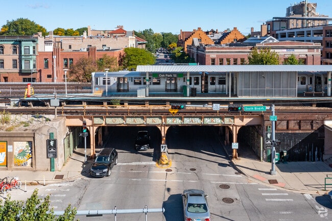 Five CTA stations in Oak Park access the Green and Blue lines to take commuters into Chicago.