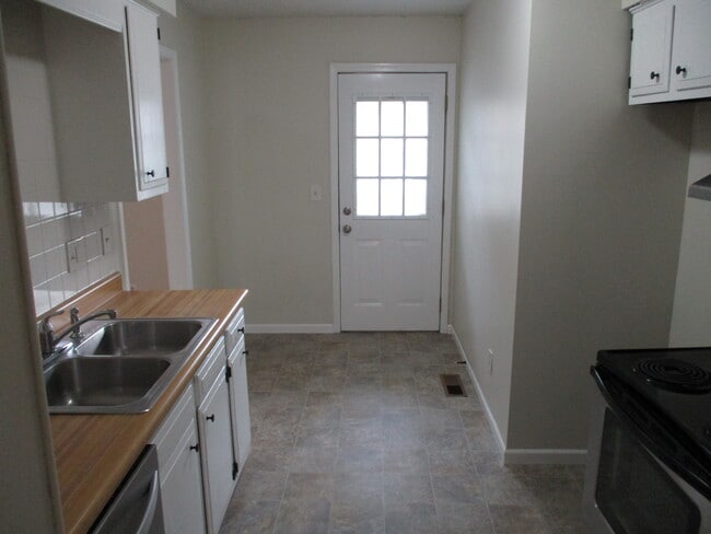 1039 E Huntington Place, Olathe, KS 66061 - photo 6