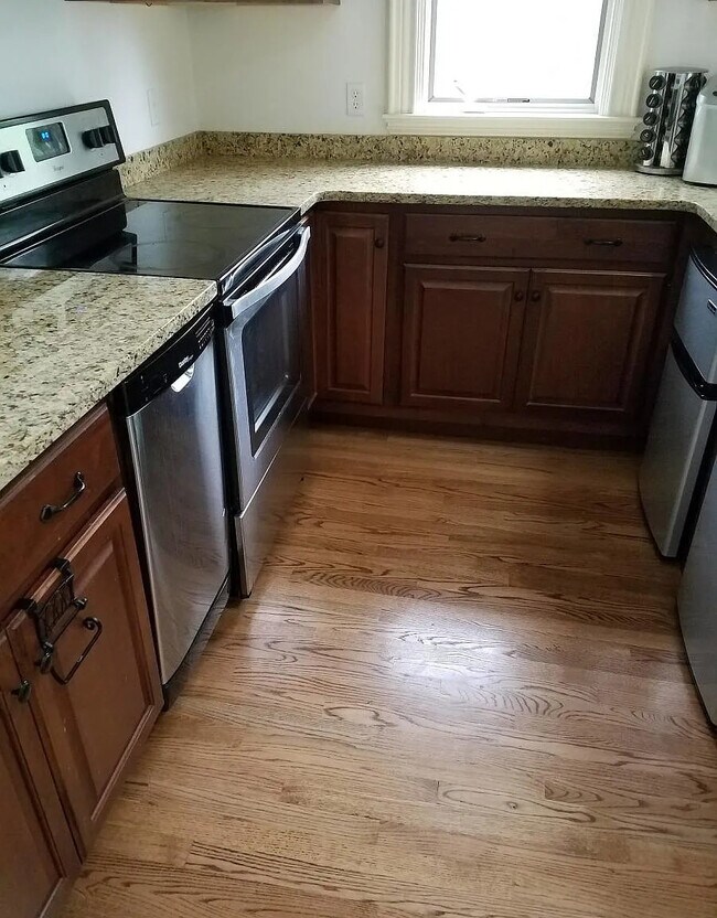 34 Claremont Terrace unit 4, Swampscott, MA 01907 - photo 2