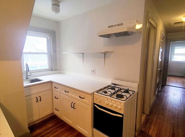 31-33 Pitman St unit 3rd Floor, Providence, RI 02906 - photo 2