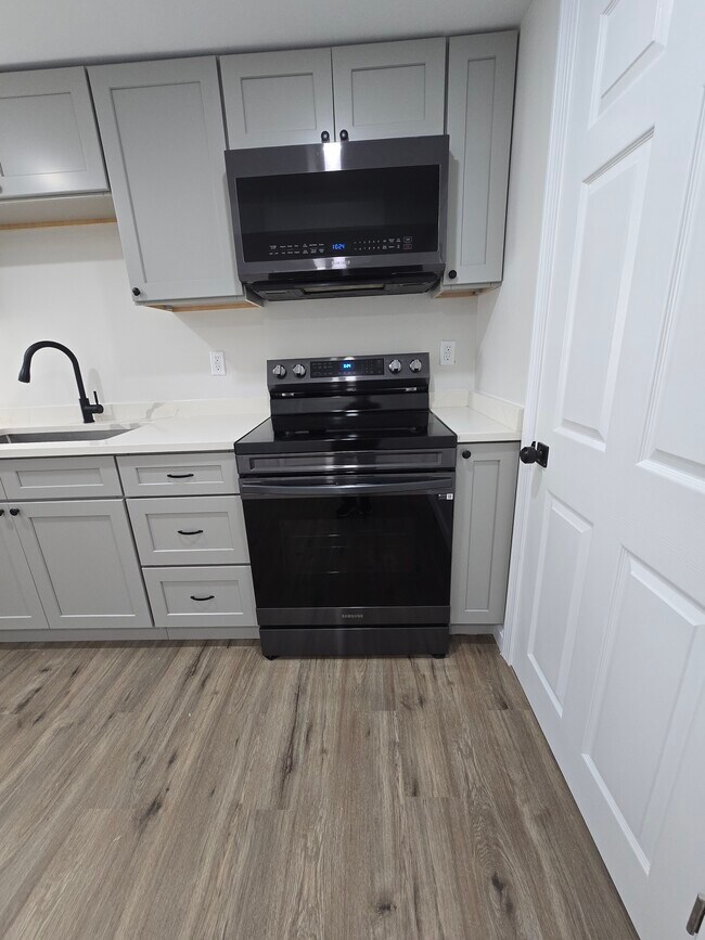 27 Douglas Ave unit 3, Providence, RI 02908 - photo 5