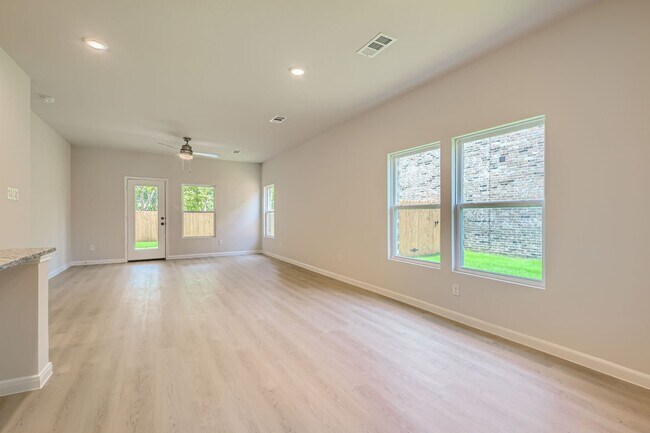 465 Suffolk Dr, Ferris, TX 75125 - photo 6