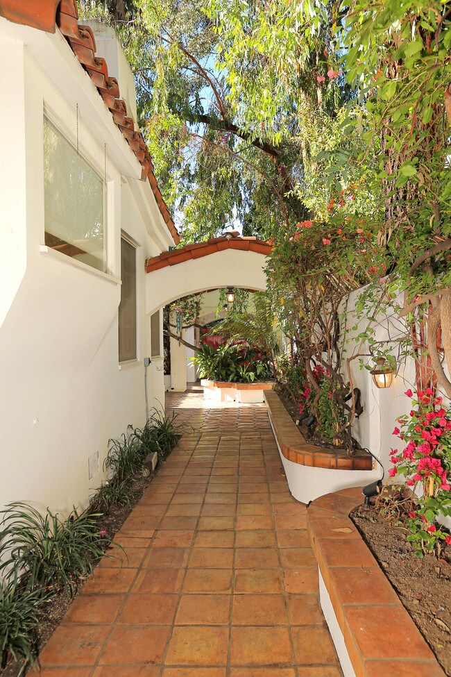 344 S La Peer Dr unit A Low GH, Beverly Hills, CA 90211 - photo 4