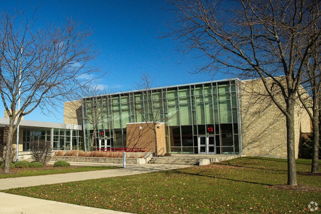 Central Intermediate School serves students in the Lasalle County community.