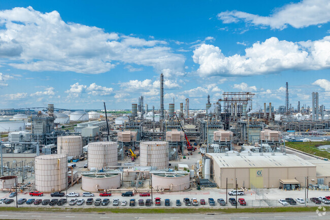 Many large oil refineries are located in Pasadena.