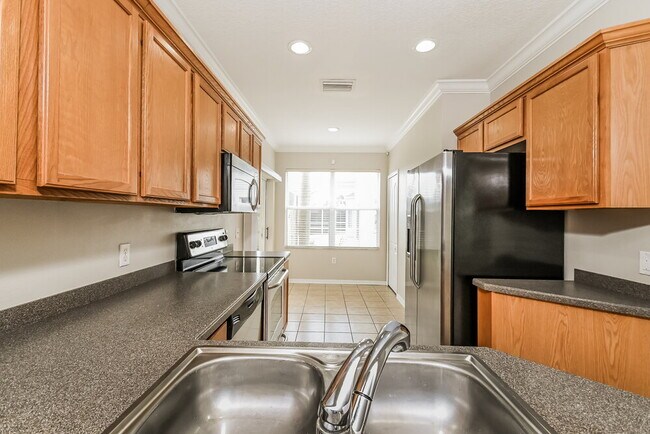 12504 Evington Point Dr, Riverview, FL 33579 - photo 7