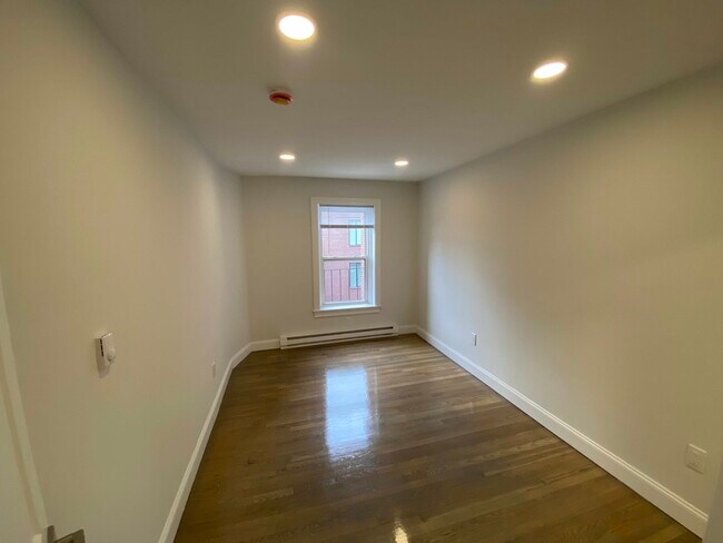529 Beacon St unit 21, Boston, MA 02115 - photo 3