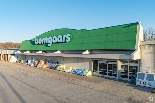 Bomgaars has what you need for your outdoor yard projects near McKenzie Avenue.