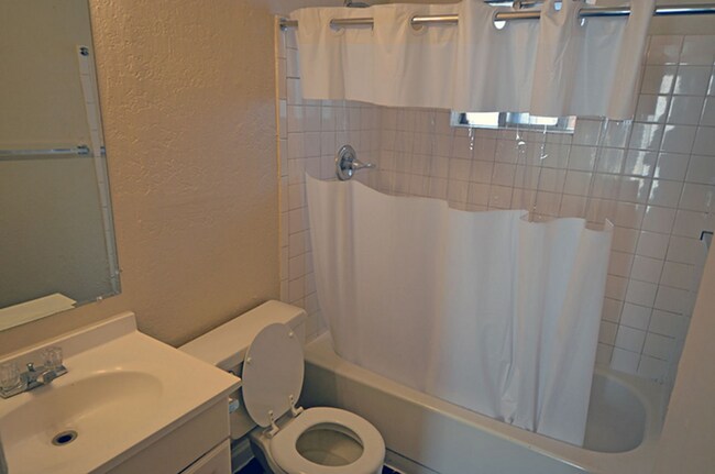 525 N Carolina Dr unit 11, El Paso, TX 79915 - photo 5