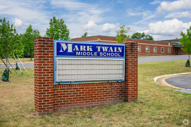 Twain Middle School sign welcomes all students and staff in Rose Hill, Alexandria VA.